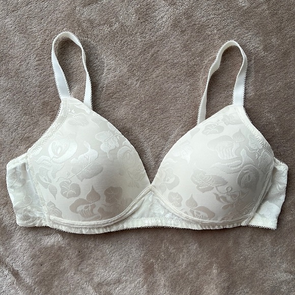 Wacoal Other - Wacoal Awareness Contour Wireless Bra 856167, Size 38B